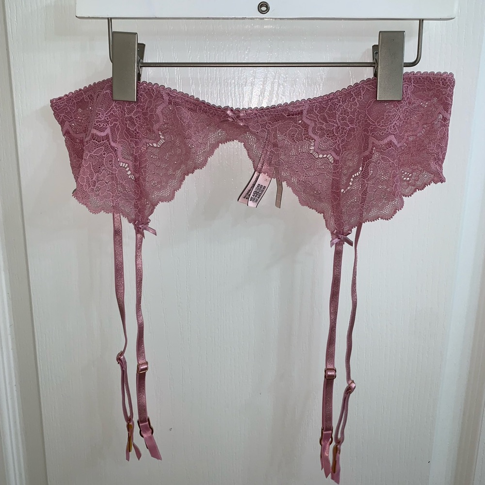 Victoria’s Secret mauve garter belt M/L